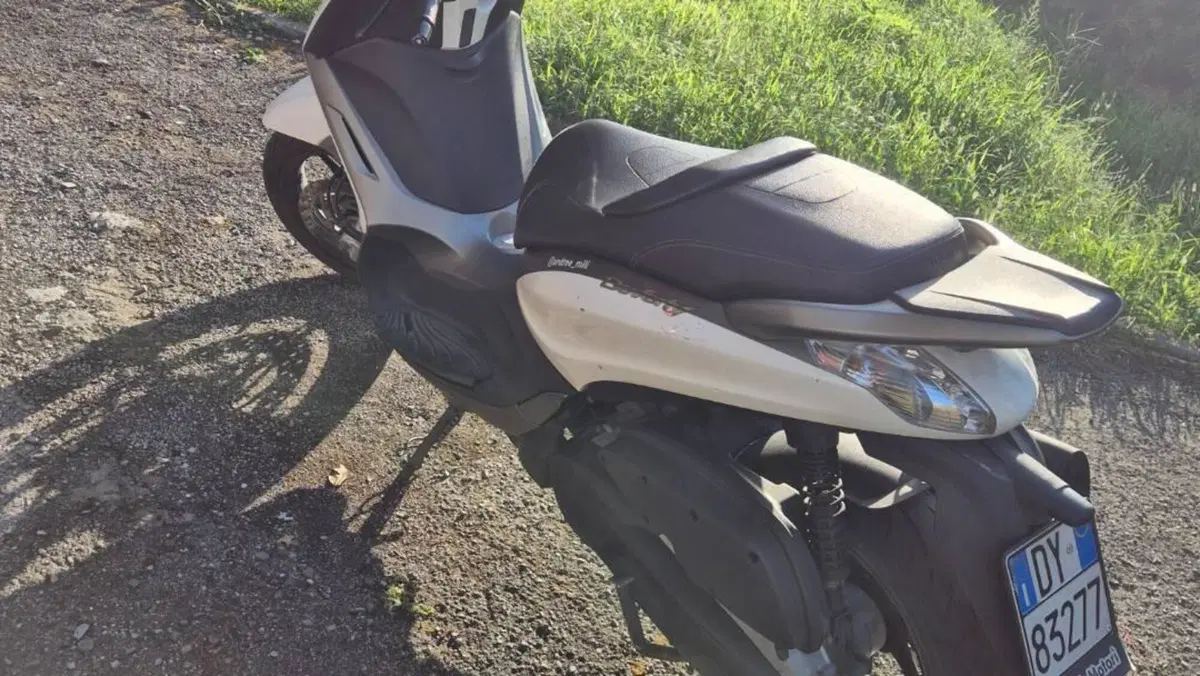 Piaggio Beverly 350 SportTouring ie (2011 - 15)  (4)