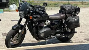 Triumph Bonneville T120 Black (2021 - 25)  (2)