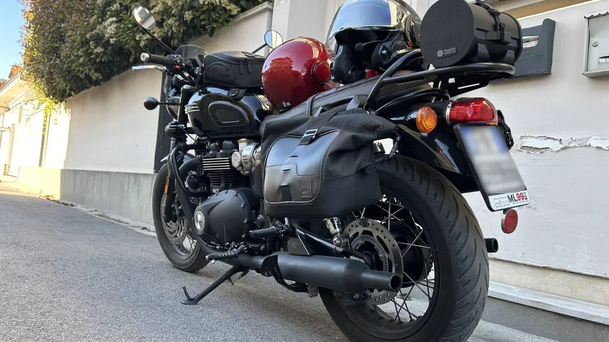 Triumph Bonneville T120 Black (2021 - 25)  (4)