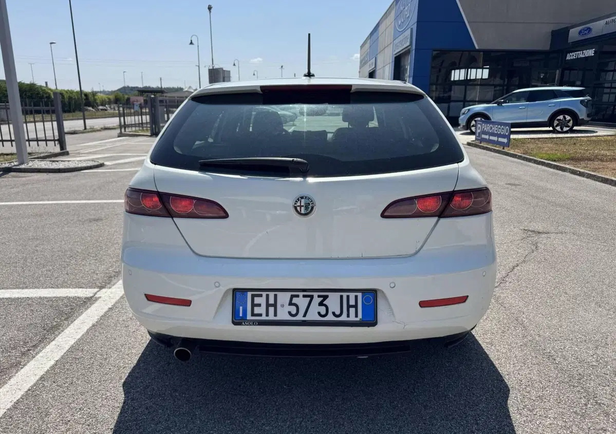 Alfa Romeo 159 2.0 JTDm Eco Distinctive (5)