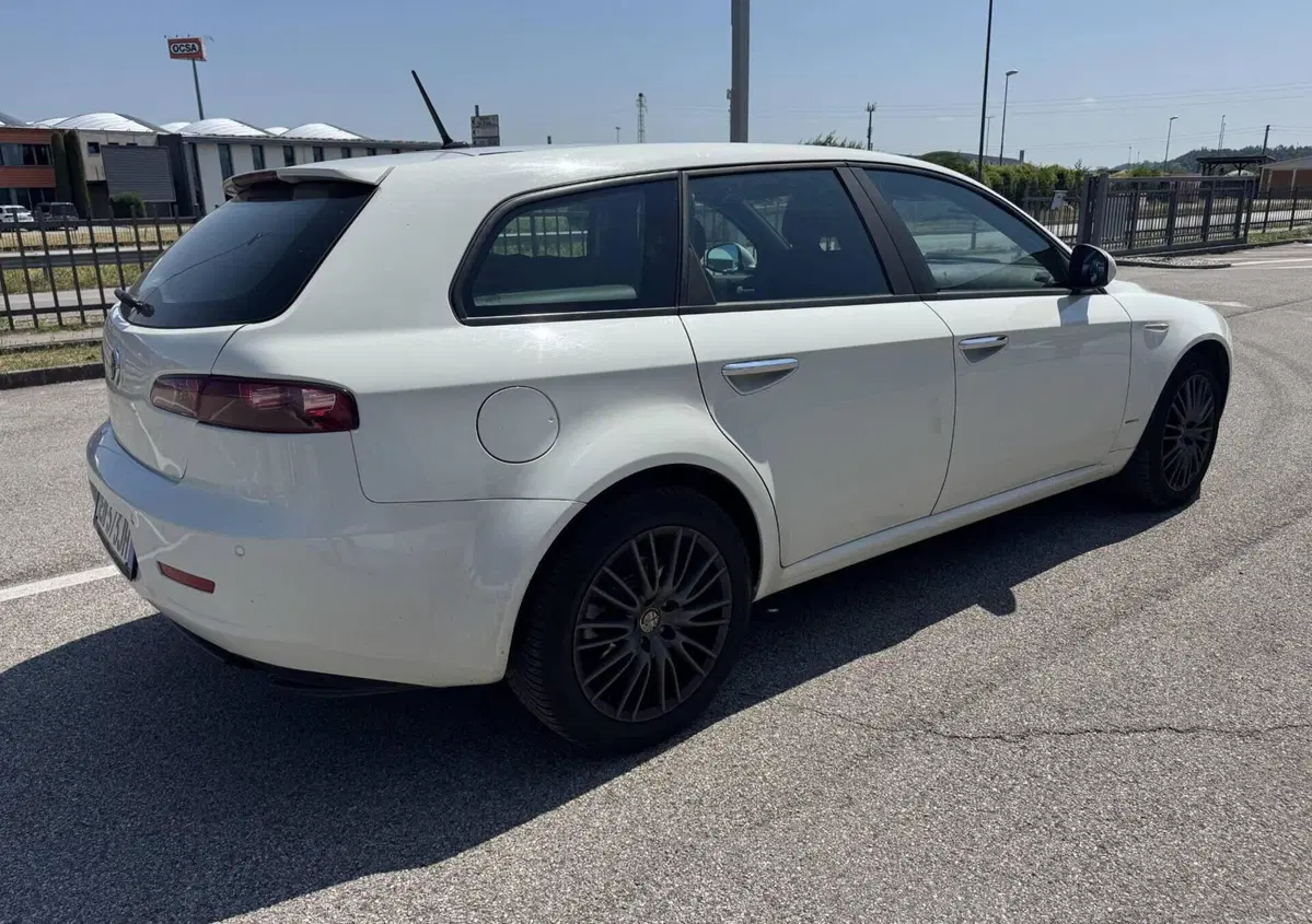 Alfa Romeo 159 2.0 JTDm Eco Distinctive (3)