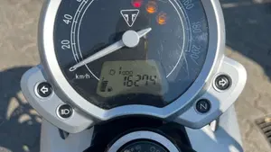 Triumph Street Twin 900 (2017 - 18)  (5)