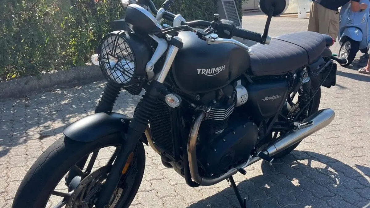 Triumph Street Twin 900 (2017 - 18)  (7)