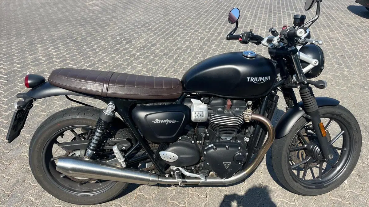 Triumph Street Twin 900 (2017 - 18)  (3)
