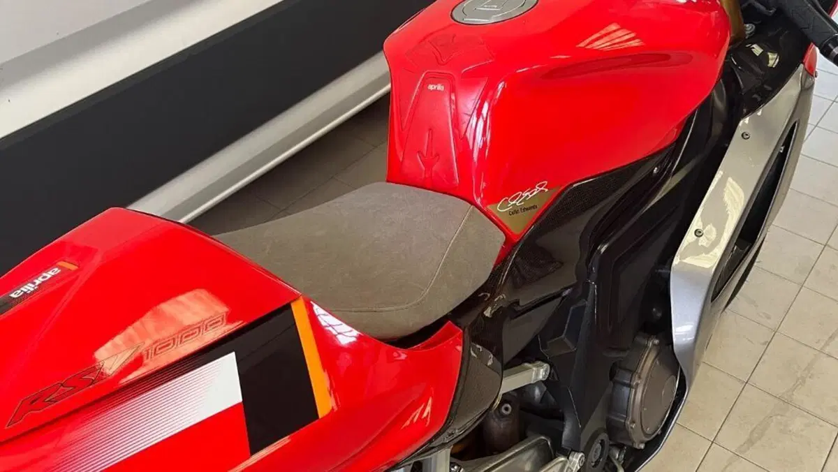 Aprilia RSV 1000 R (2004 - 05)  (3)