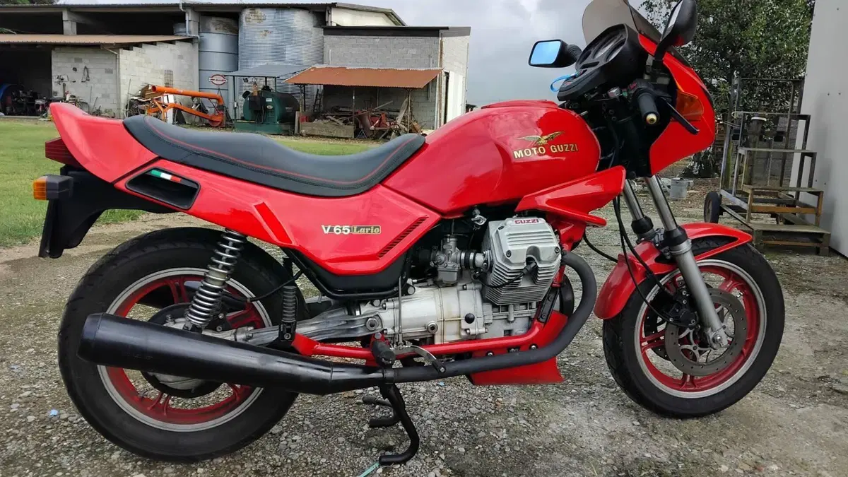 Moto Guzzi   (2)