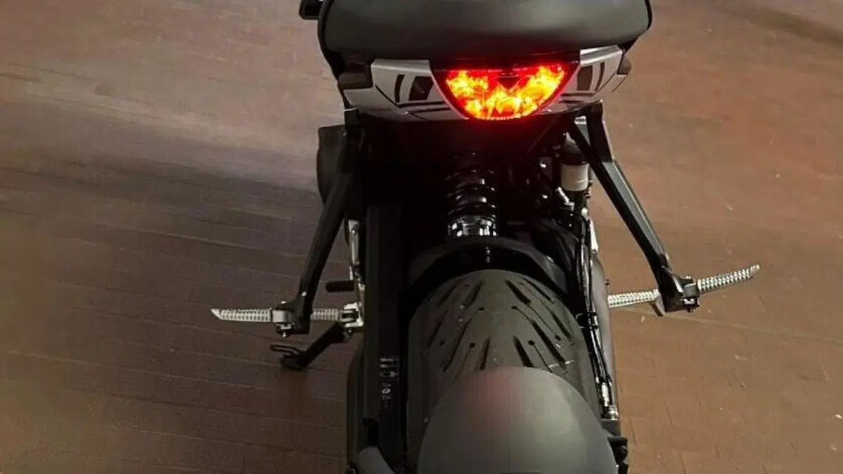 Triumph Trident 660 Triple Tribute Edition (2024)  (5)