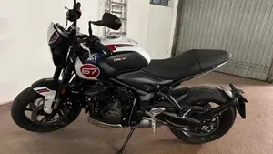 Triumph Trident 660 Triple Tribute Edition (2024)  (6)