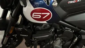 Triumph Trident 660 Triple Tribute Edition (2024)  (7)