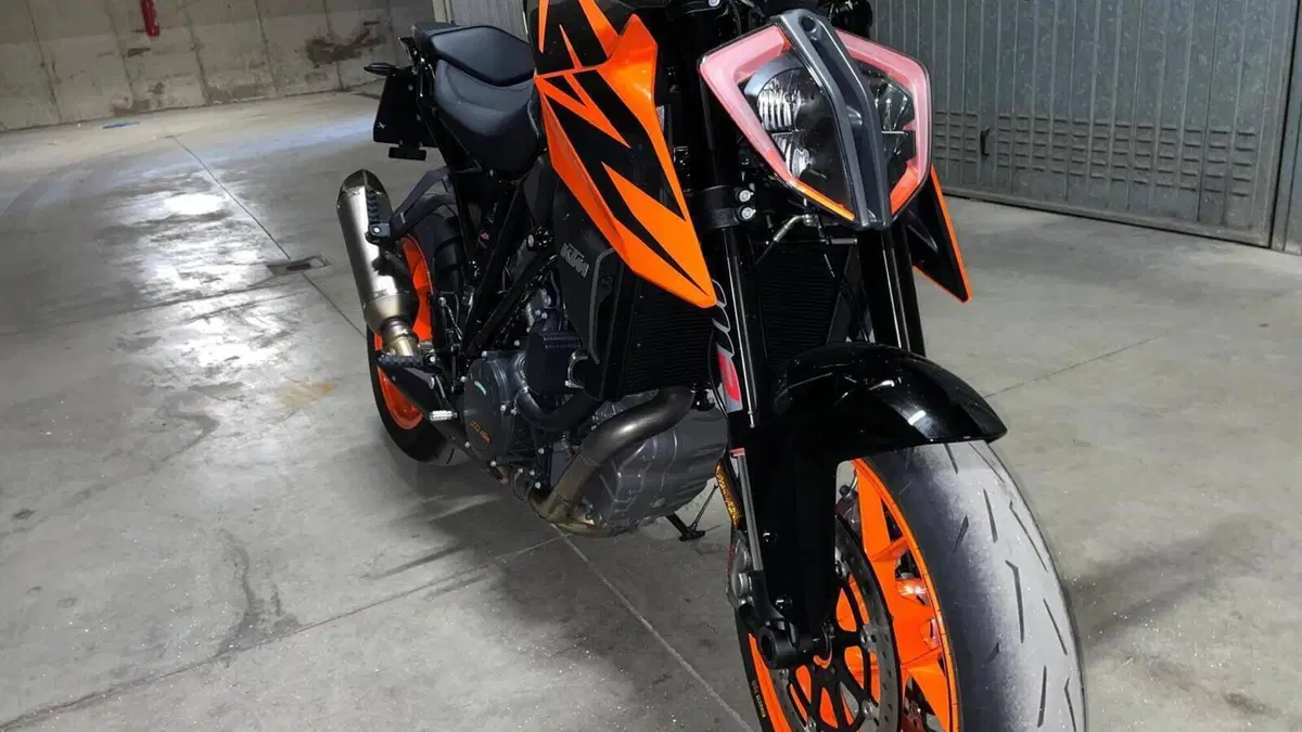 KTM 1290 Super Duke R (2020)  (2)