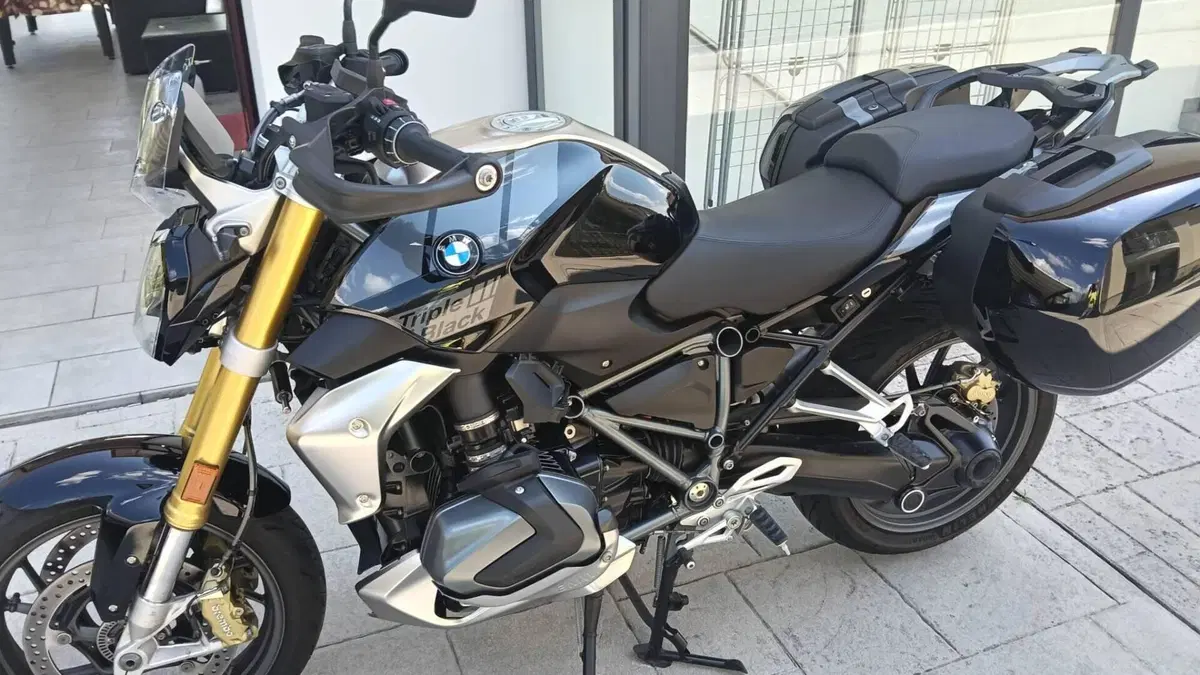 Bmw R 1250 R (2021 - 25)  (2)