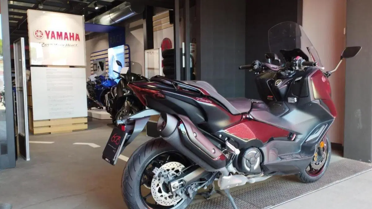 Yamaha T-Max 560 Tech Max (2022 - 24)  (2)