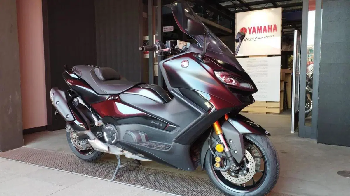 Yamaha T-Max 560 Tech Max (2022 - 24)  (3)
