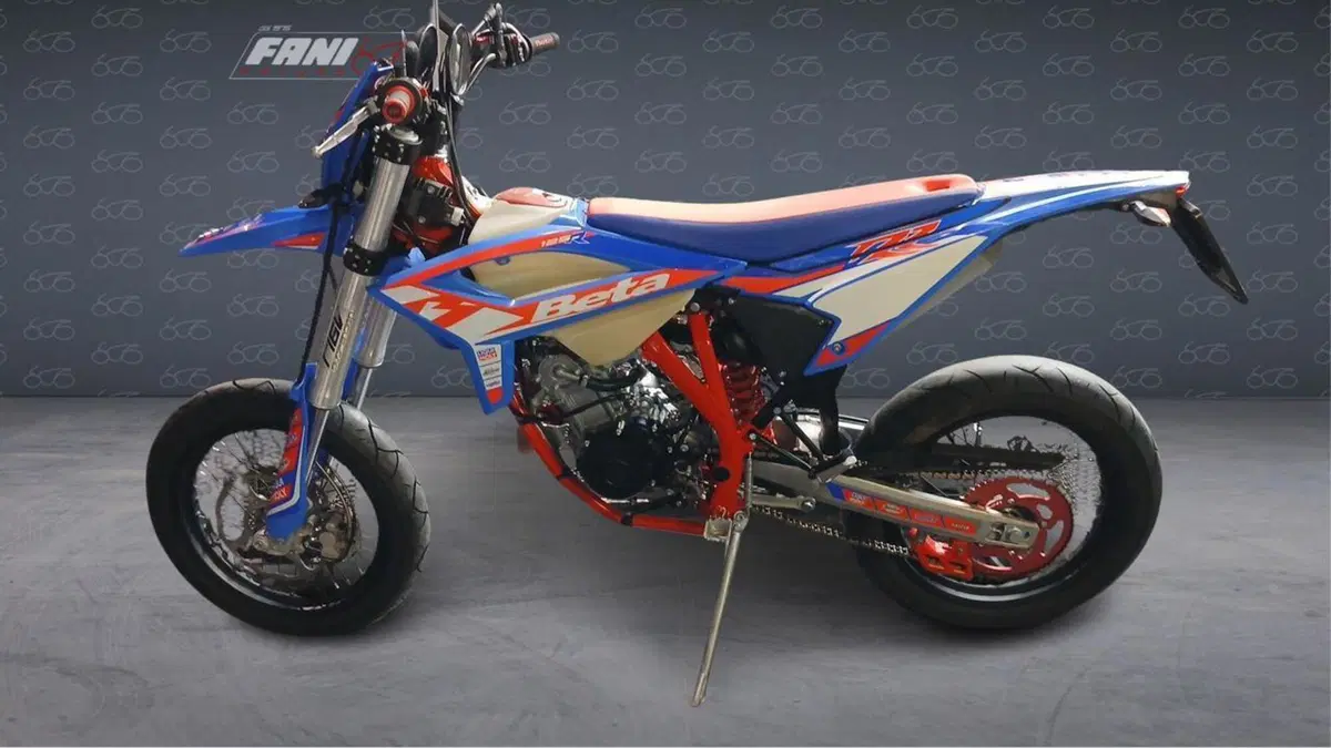 Betamotor RR 125 4T Motard R (2023 - 24)  (2)