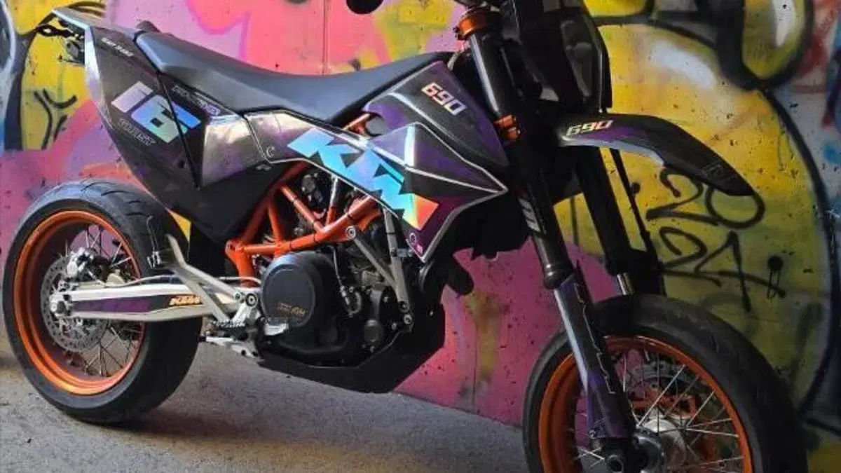 KTM 690 Supermoto  (3)