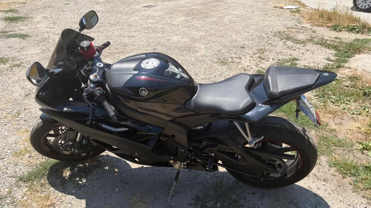 Yamaha YZF R6 (2006 - 07)  (2)