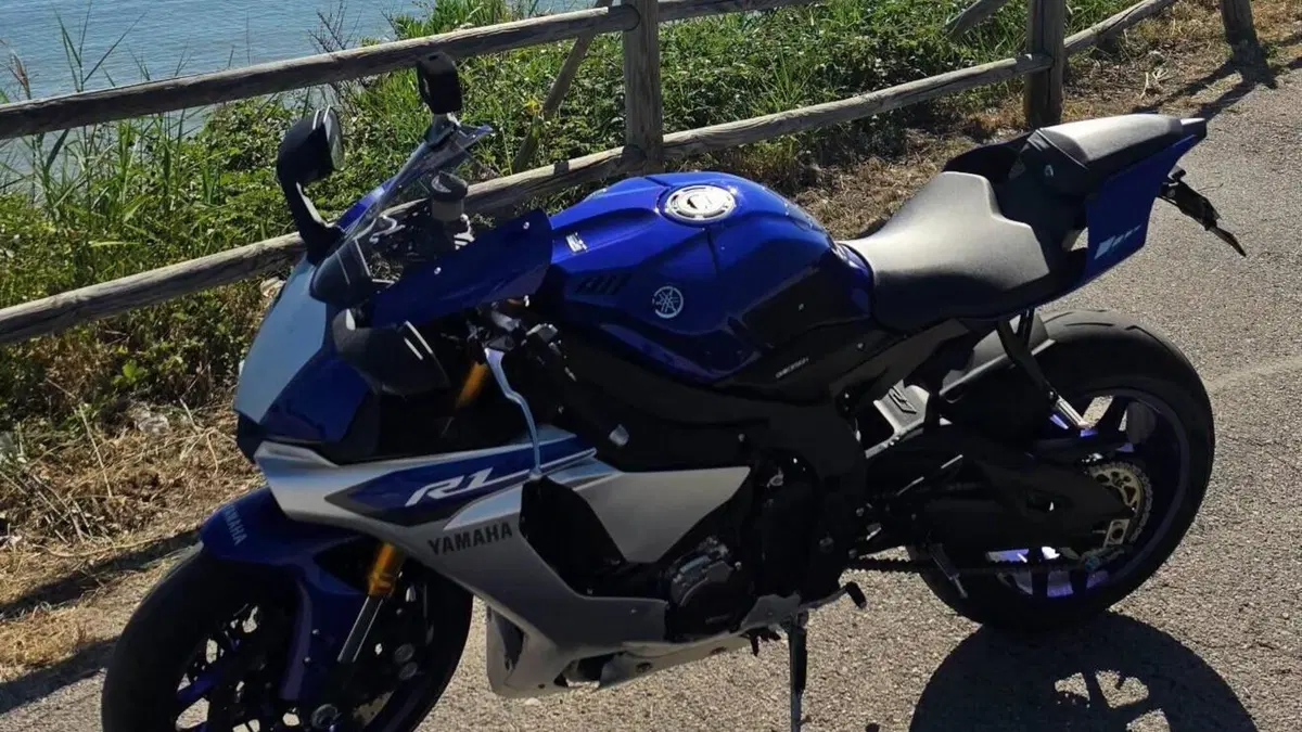 Yamaha YZF R1 (2015 - 16) 