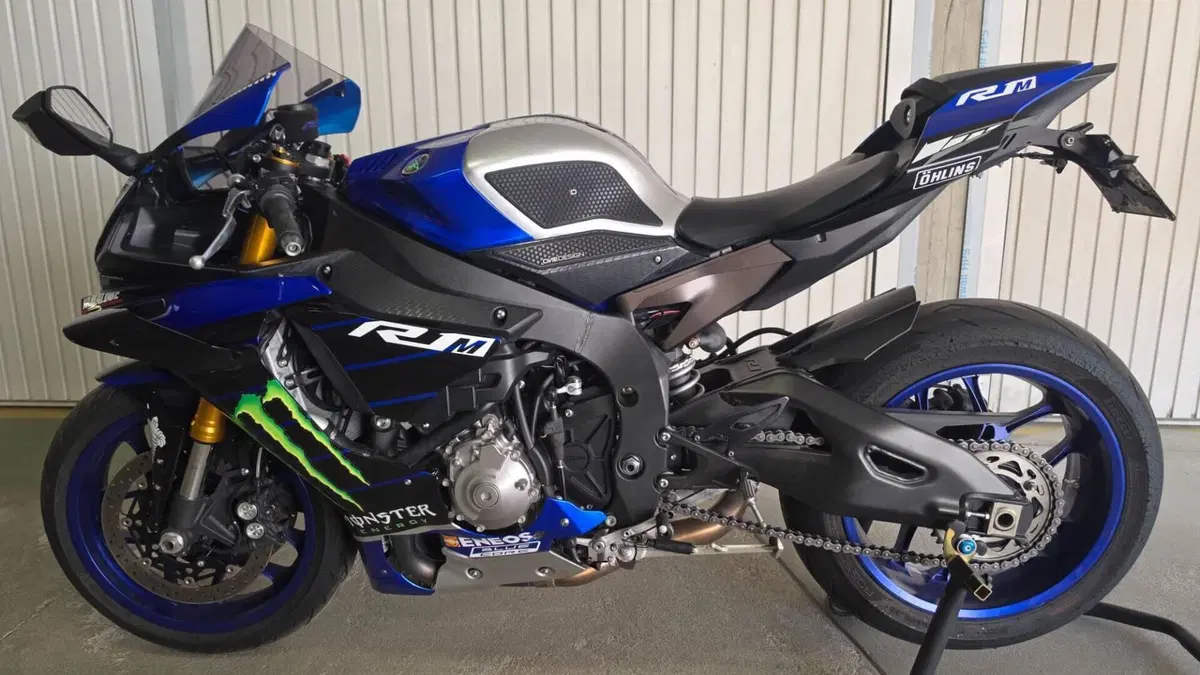 Yamaha YZF R1 (2015 - 16)  (2)