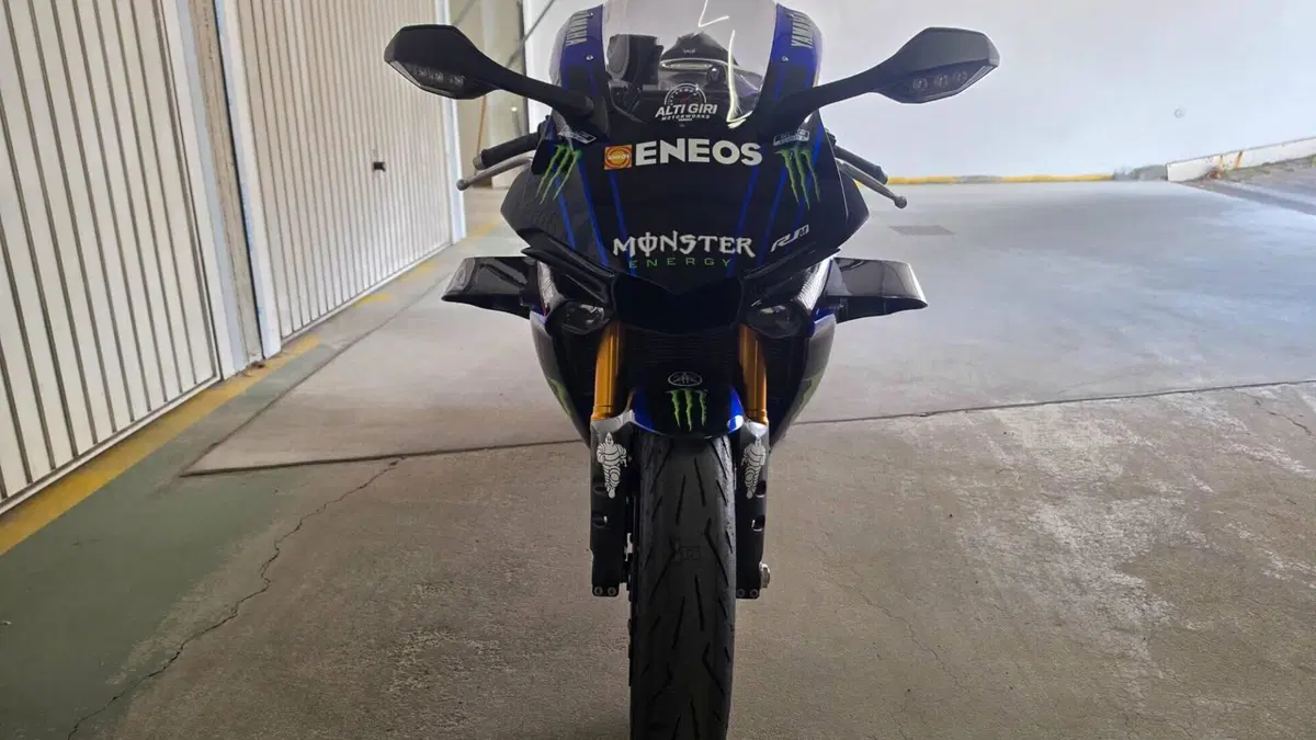 Yamaha YZF R1 (2015 - 16)  (4)