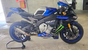 Yamaha YZF R1 (2015 - 16)  (6)