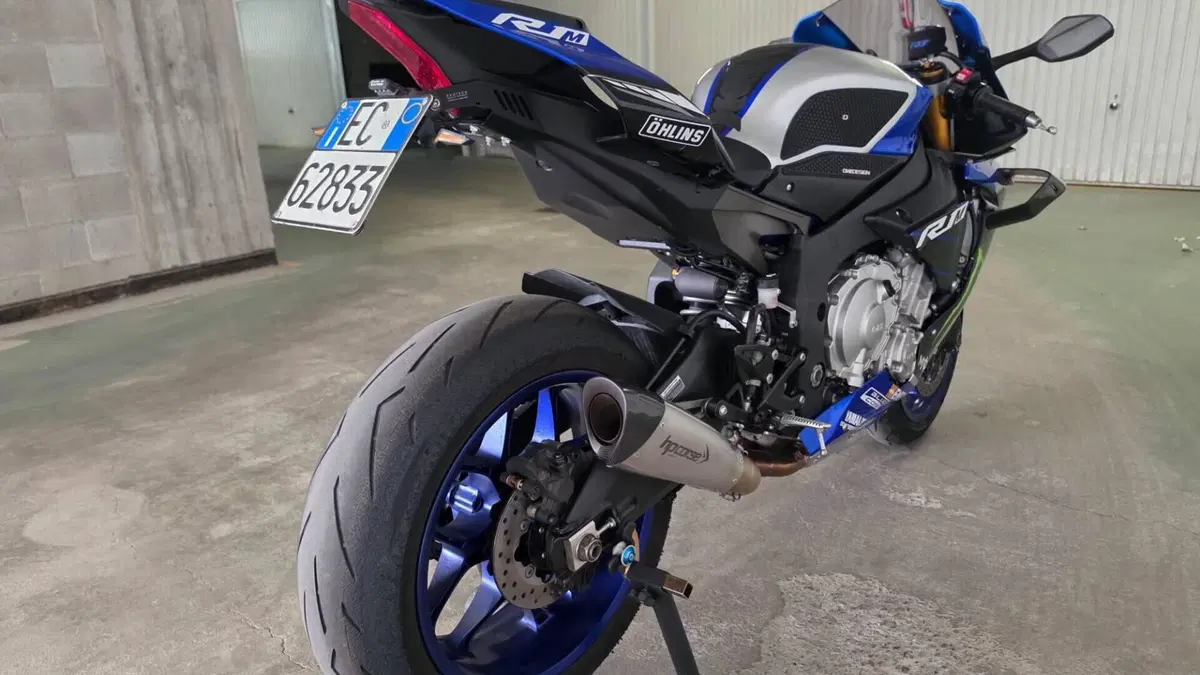Yamaha YZF R1 (2015 - 16)  (7)