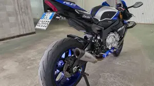 Yamaha YZF R1 (2015 - 16)  (7)