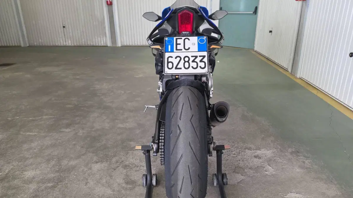 Yamaha YZF R1 (2015 - 16)  (8)