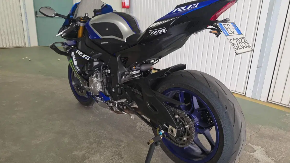 Yamaha YZF R1 (2015 - 16)  (9)