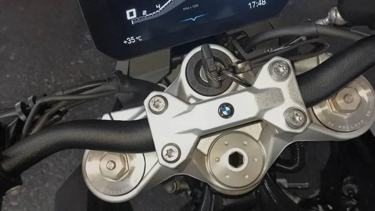 Bmw F 900 R (2025 - 27)  (6)