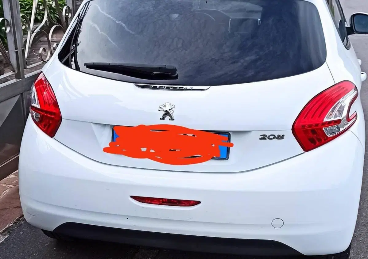 Peugeot 208 82 5 porte Allure (2)