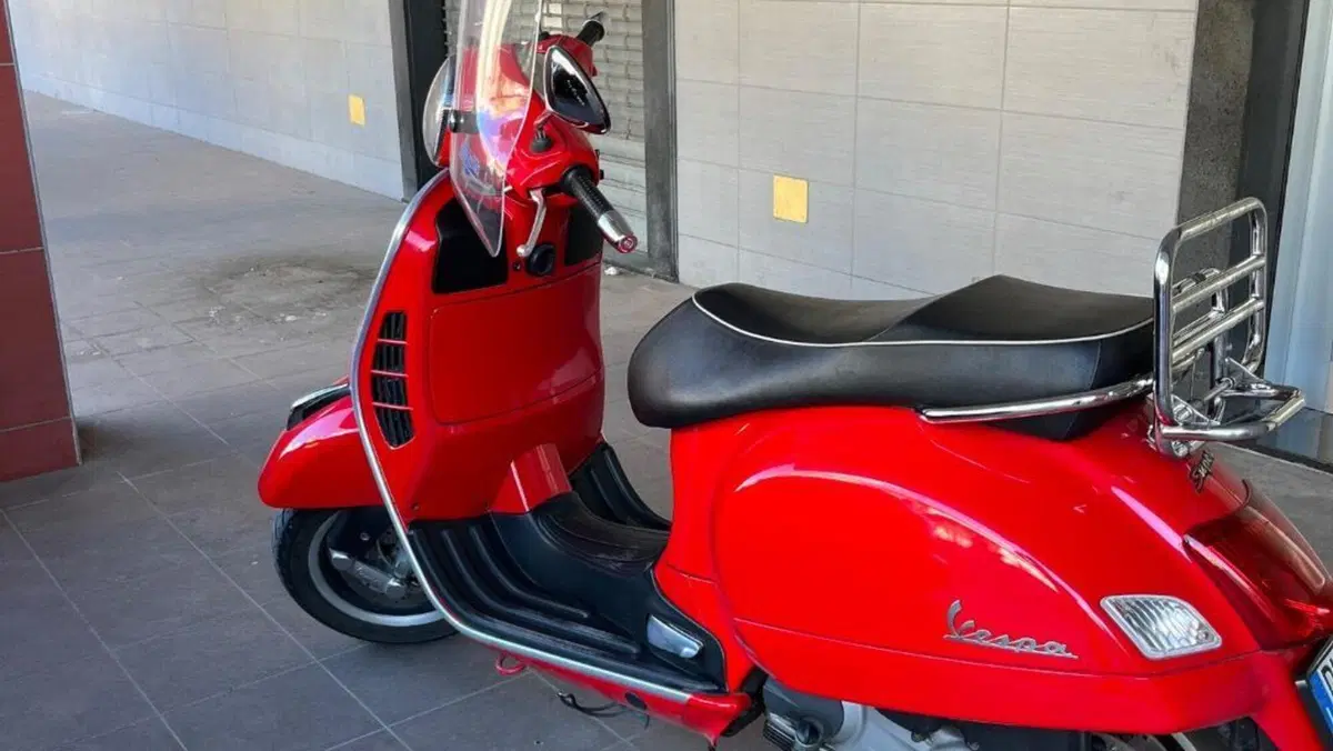 Vespa GTS 300 (2010 - 14)  (2)