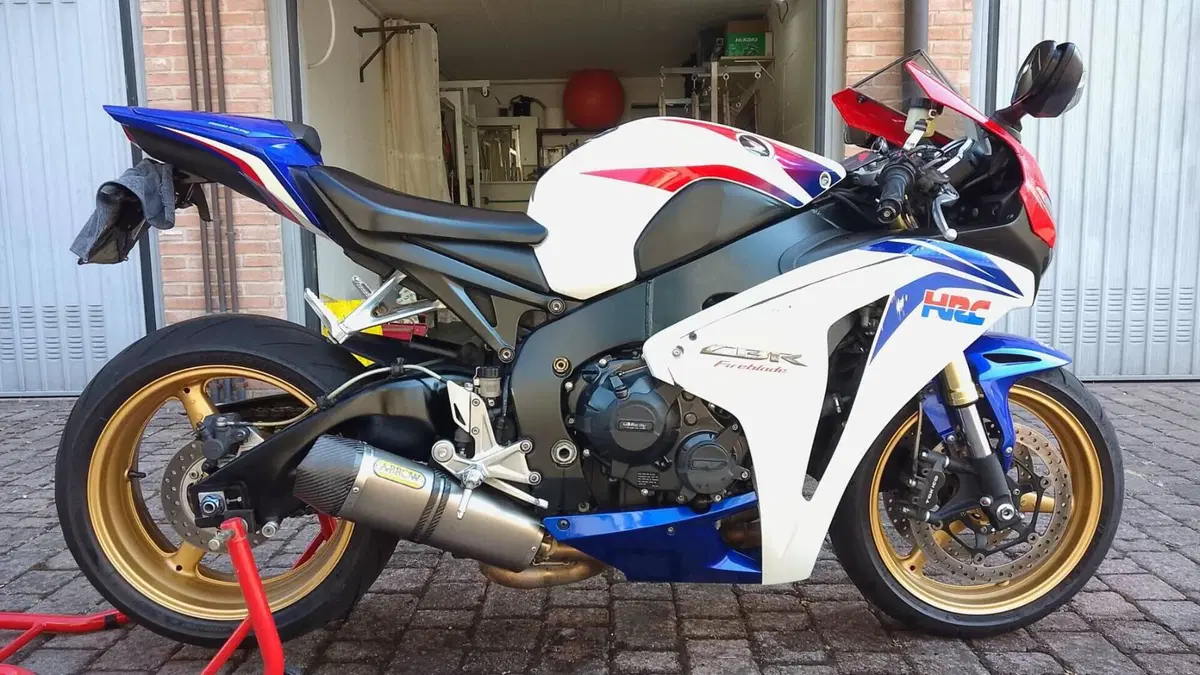 Honda CBR 1000 RR Fireblade (2008 - 11)  (2)