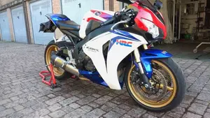 Honda CBR 1000 RR Fireblade (2008 - 11)  (3)