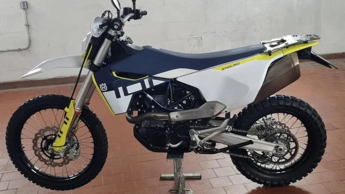 Husqvarna 701 Enduro (2023 - 25)  (2)