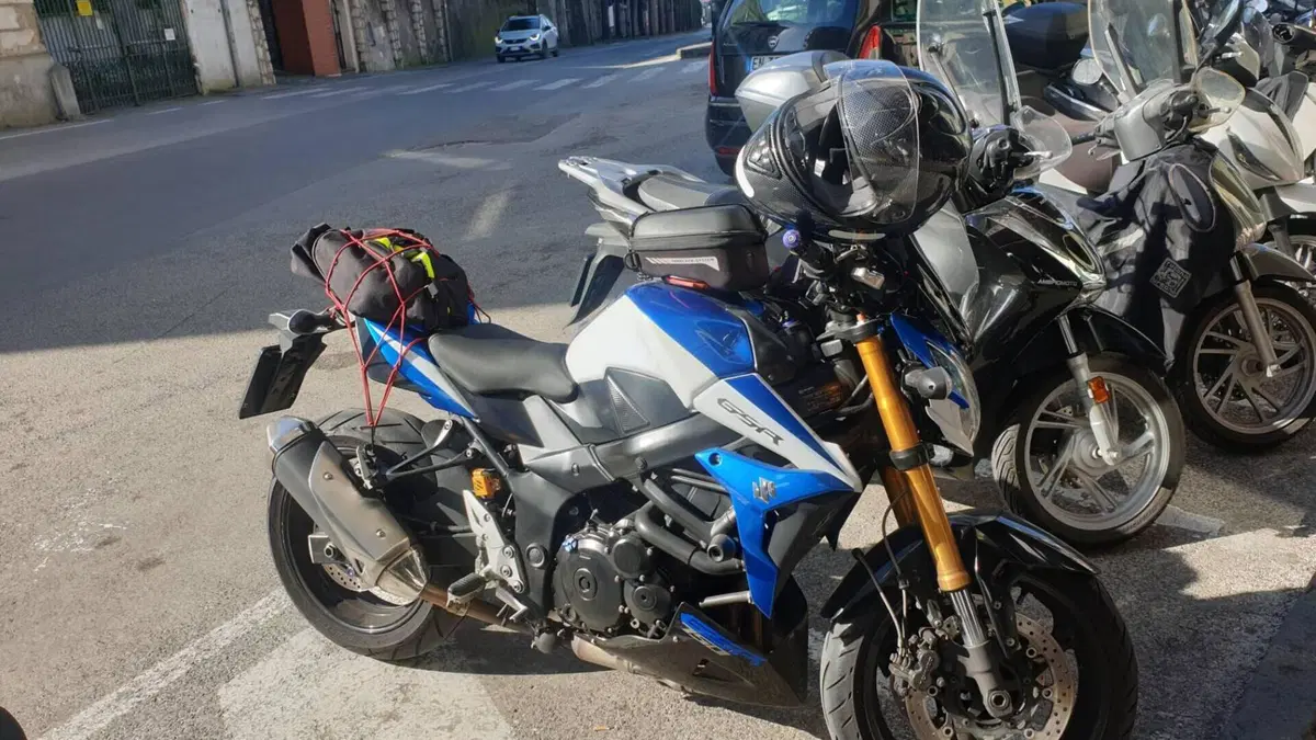 Suzuki GSR 750 (2010 - 15) 