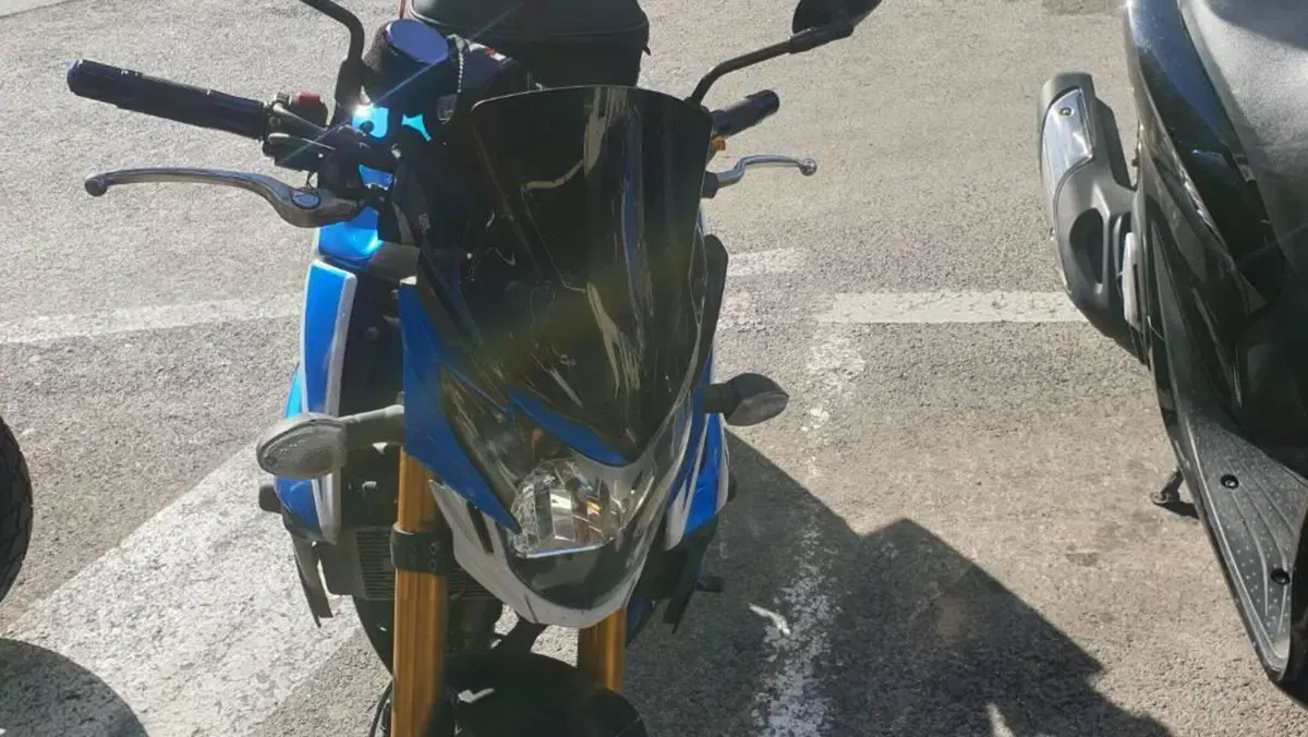 Suzuki GSR 750 (2010 - 15)  (4)