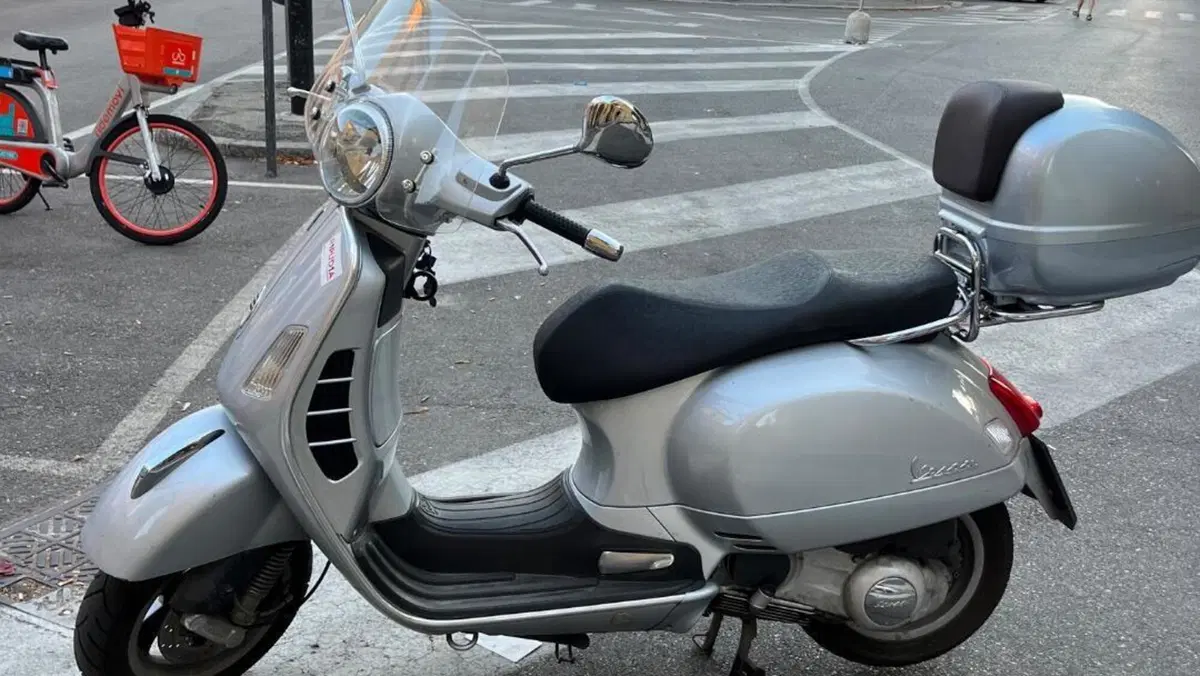 Vespa GTS 250 i.e.  (2)