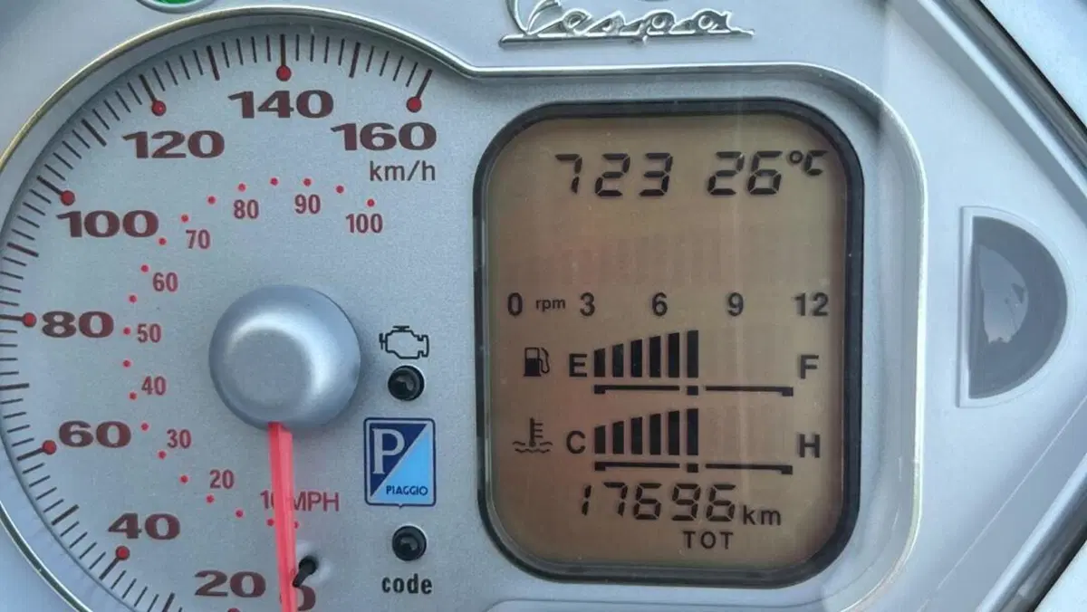 Vespa GTS 250 i.e.  (4)