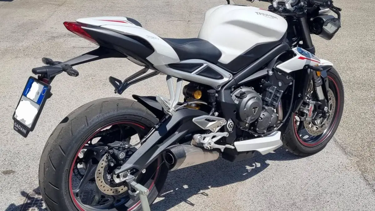 Triumph Street Triple RS (2017 - 19)  (2)