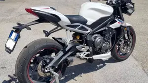 Triumph Street Triple RS (2017 - 19)  (2)