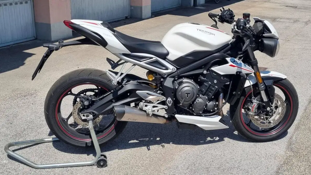 Triumph Street Triple RS (2017 - 19)  (3)