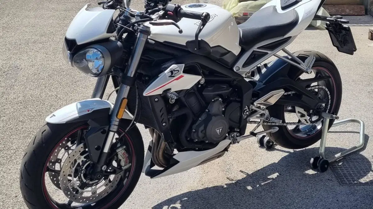 Triumph Street Triple RS (2017 - 19)  (6)