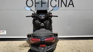 Yamaha X-Max 300 (2021 - 24)  (3)