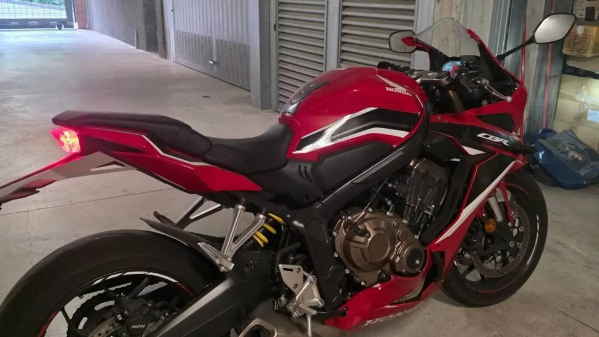 Honda CBR 650 R (2021 - 23)  (4)