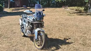 Honda Africa Twin CRF 1000L Adventure Sports Travel Edition (2019)  (2)