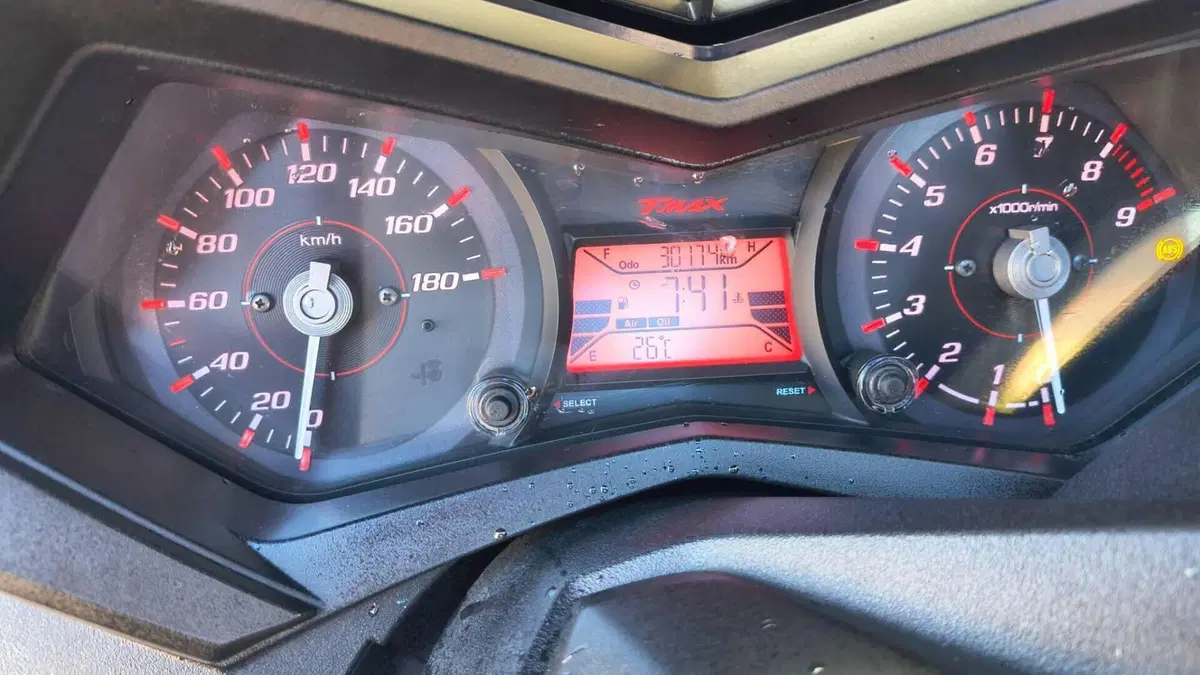 Yamaha T-Max 530 (2015 - 16)  (3)