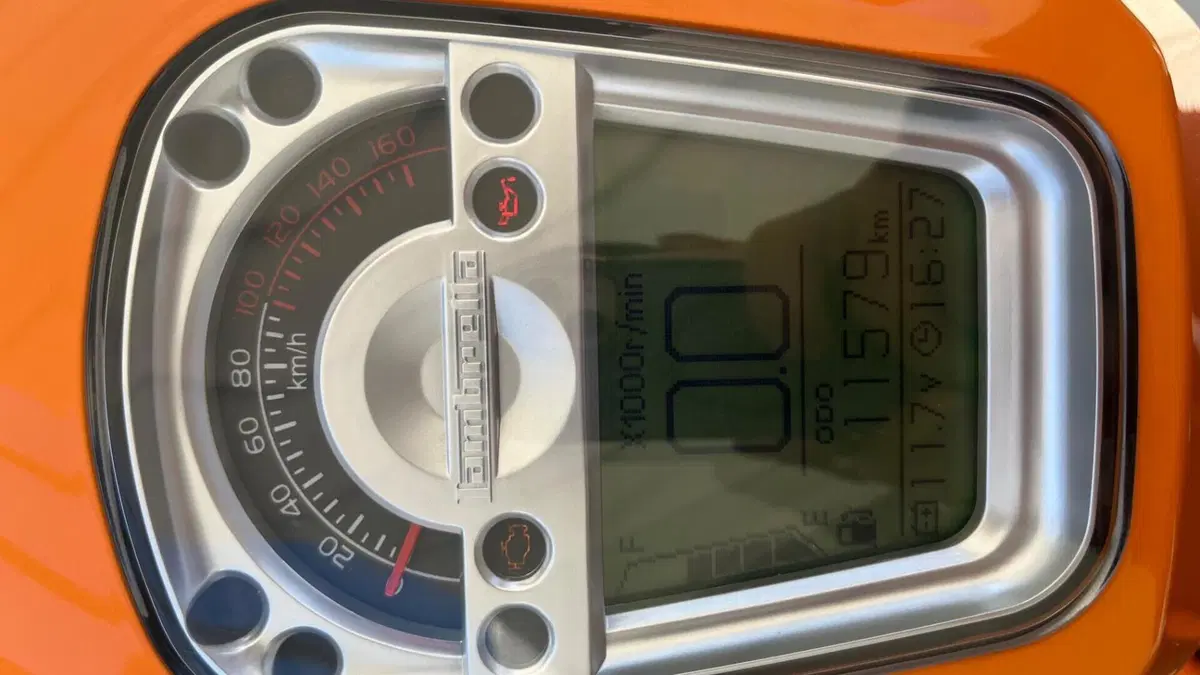 Lambretta V125 Special (2021 - 26)  (8)