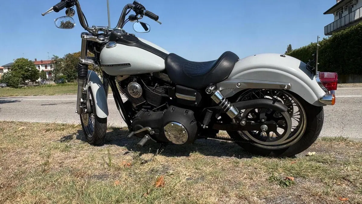 Harley-Davidson 1584 Street Bob (2007) - FXDB  (2)