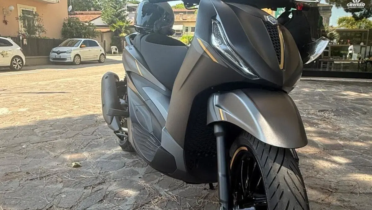 Piaggio Beverly 310 25th Anniversary (2026)  (2)