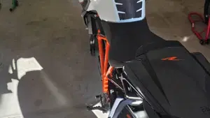 KTM 1290 Super Duke R (2019)  (2)